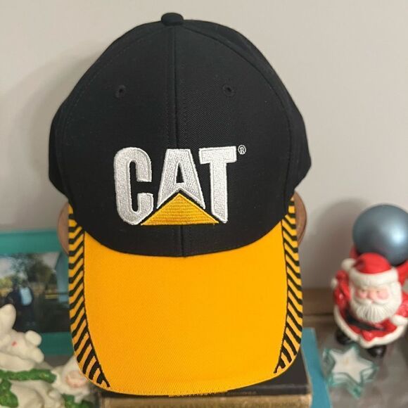 Men’s CAT logo hat w Velcro adjustable hat. - Picture 3 of 6